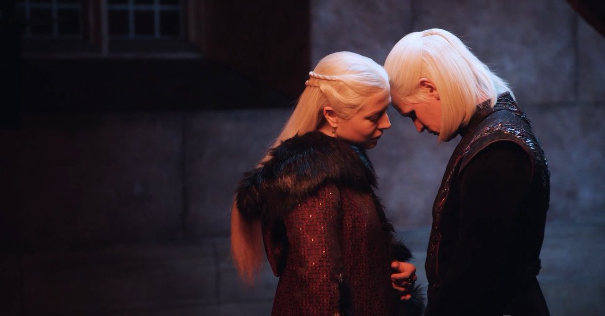 crsilnstr's tweet photo. @mxrirlento Right and don’t tell me they don’t look like lesbians fhdjdhdjdjdkdjd https://t.co/uVViej6t7Q