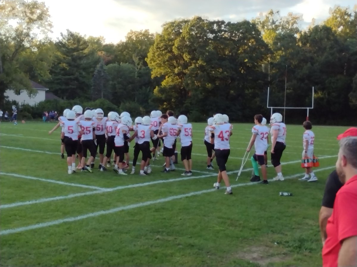 BeesBbhms's tweet photo. 8th grade Bees stung Twinsburg at home tonight, 20-14! https://t.co/HqPPImnFzC