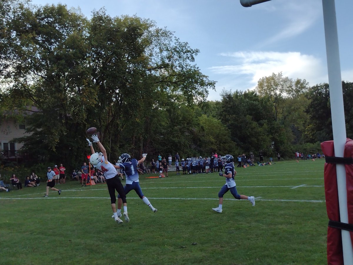 BeesBbhms's tweet photo. 8th grade Bees stung Twinsburg at home tonight, 20-14! https://t.co/HqPPImnFzC