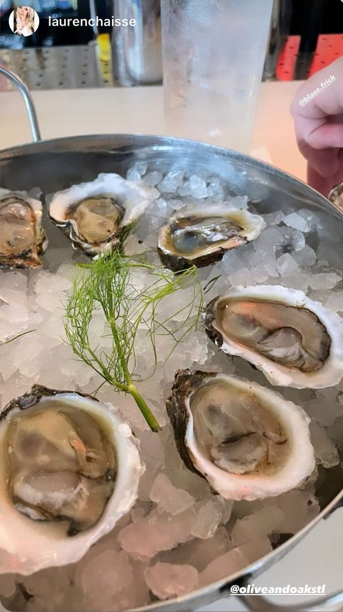 oliveandoakstl's tweet photo. Start with some oysters, wash them down with The O+O Burger.....or the other way around, that works too. 🤘🏾 https://t.co/ZNVIMG0gao