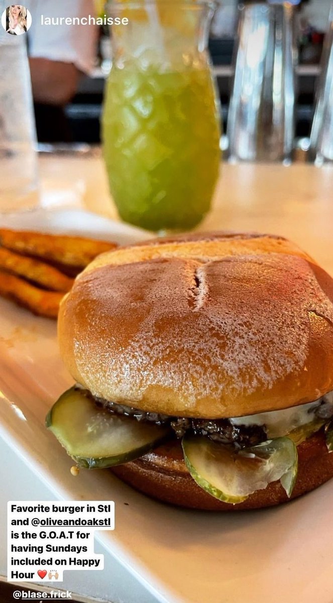 oliveandoakstl's tweet photo. Start with some oysters, wash them down with The O+O Burger.....or the other way around, that works too. 🤘🏾 https://t.co/ZNVIMG0gao
