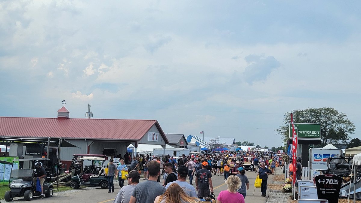 NetSteady's tweet image. Wow! Look at the crowd on Friday ave today at @OhioStateFSR! Tomorrow is our last day of the 2022 Farm Science Review. Hope to see y'all out there!