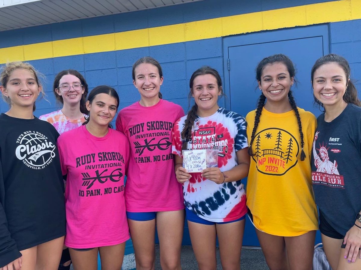 HighlandxcT's tweet photo. Extremely proud of these girls, JV girls absolutely channeled their mental toughness and kicked todays workout in the BUTT!!! So ready for Saturday!! @stohAD1 https://t.co/qS1ssc5DSI