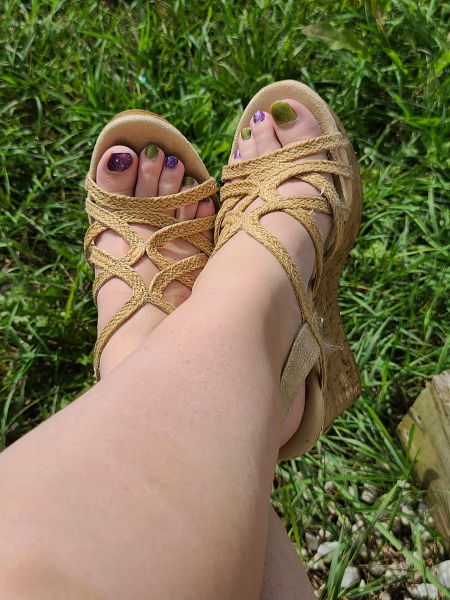 Trex951's tweet photo. Subscribe for more. #feet #feetup #feetmodels #feetgoddess #feetpictures #cutefeet #prettytoes #feetpic #legs #girlsfeet #onlyfans #onlyfansgirl #onlyfansbabe #linkinbio #subscribe #hotgirl #only #feetfinder #feetbuyerswanted #feetfans #feetseller #feetloversonly #feetfethish https://t.co/pIh92PVQpz