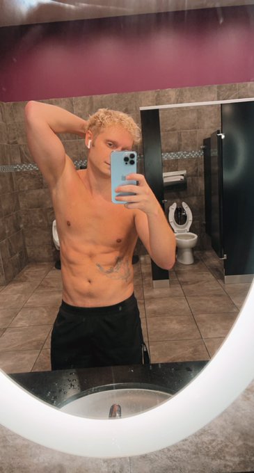 Seeing the progress! Gonna have the ripped body by Halloween! 💪🏼 https://t.co/GTzFSwac7F<a href="/tag/maskup"class="tags"><span>#maskup</span></a><a href="/tag/covid"class="tags"><span>#covid</span></a><a href="/tag/onlytookoffforpic"class="tags"><span>#onlytookoffforpic</span></a>