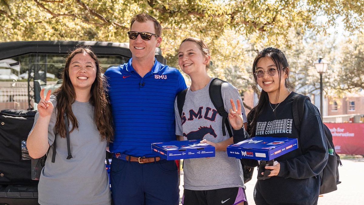 SMUFB's tweet photo. SMUFB x GAPCo coming to Ford Stadium 🔥 

Secure your limited edition SMU-themed pizza boxes this Saturday &amp; every home game for the 2022 season. https://t.co/YXNmJx8VYC