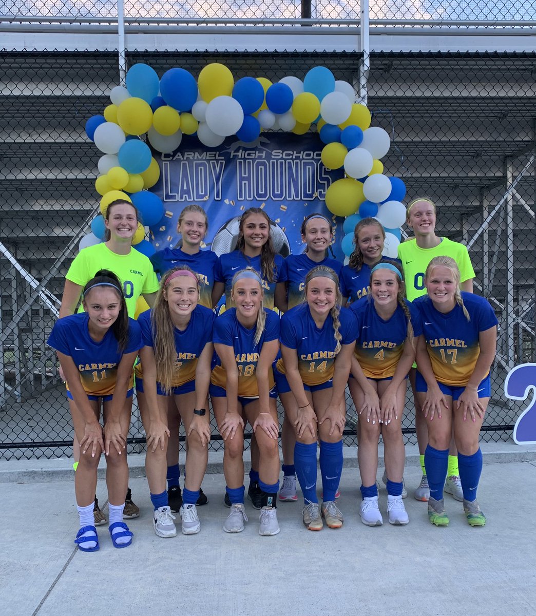 CarmelSoccer's tweet photo. We ❤️ our seniors!!! #seniornight #family https://t.co/H1LyVBe8gI
