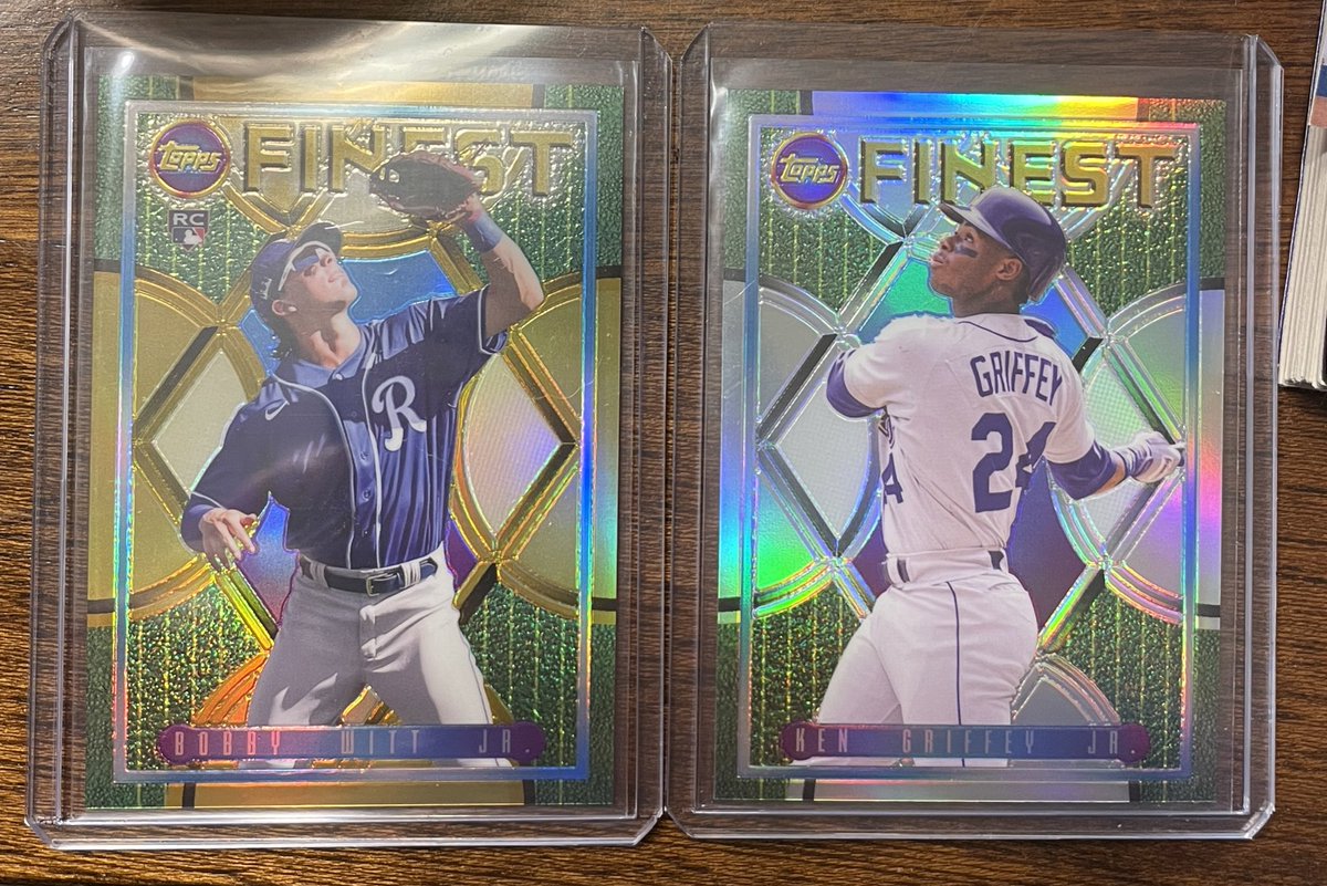 jlake4321's tweet photo. My finest box didn’t disappoint! @CardPurchaser FF>TC #FinestFlashbacks https://t.co/vnP1ubD6f5