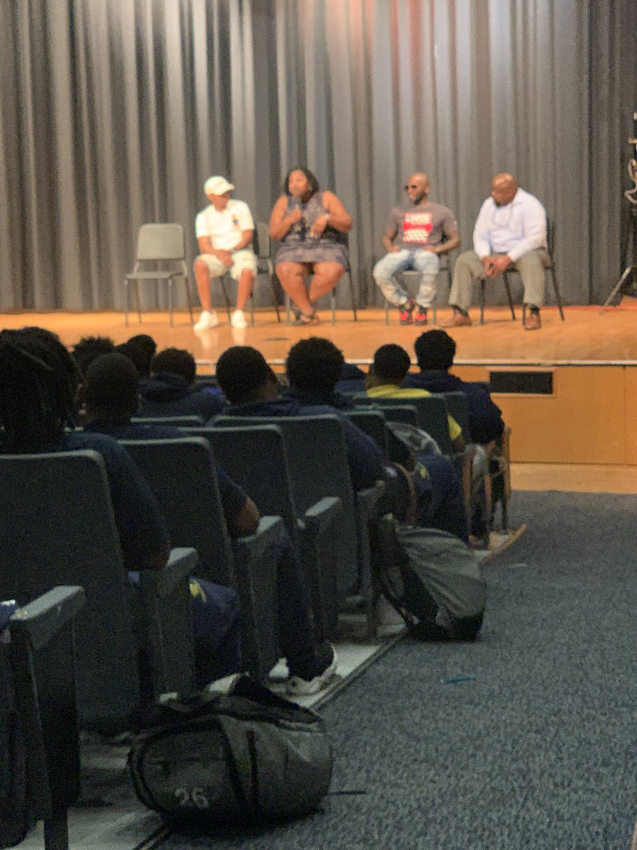 Our scholars discussed “Making the Transition” with keynote speakers @kimlatricejones KeithStrickland Calvin Robert & Atlanta Citizen Review Board #Empowerment #Encouragement @reprimas @APSBESTACADEMY