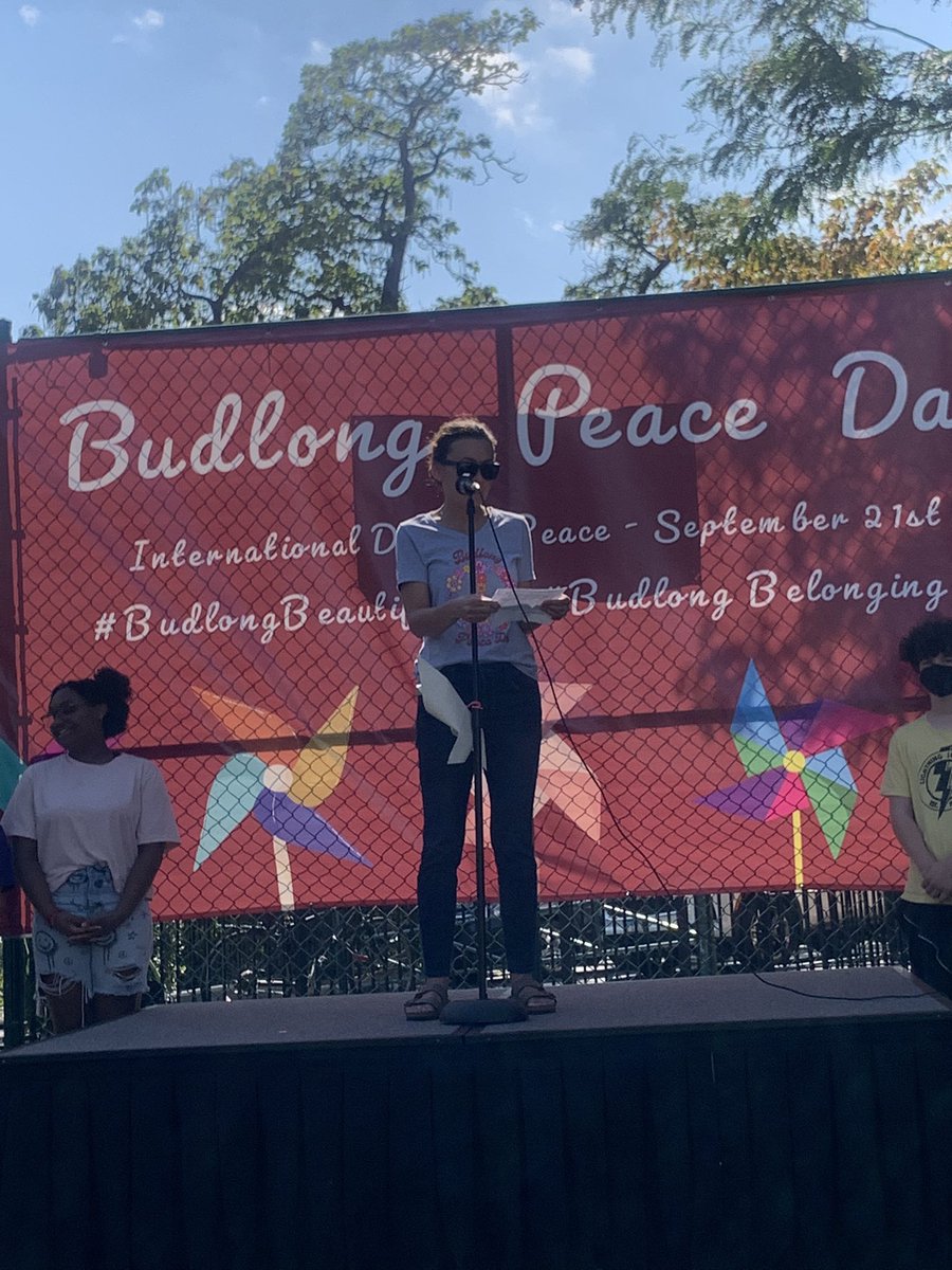 smoylai's tweet photo. Celebrating Peace Day with our pinwheels and ❤️@Budlong #budlongbeautiful @PrincipalNaomi https://t.co/uzJBsywuN9