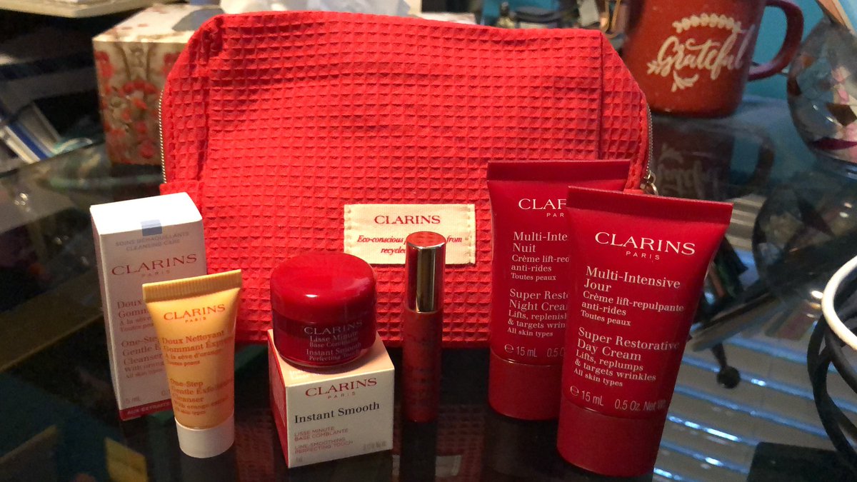 Loving all the learning &amp; great stories! Thank you <a href="/davelackie/">dave lackie</a> &amp; <a href="/NinaWestbury/">Nina Westbury</a> My <a href="/ClarinsCanada/">Clarins Canada</a> order has been placed! I’m feeling so pampered! #ClarinsAllStars
