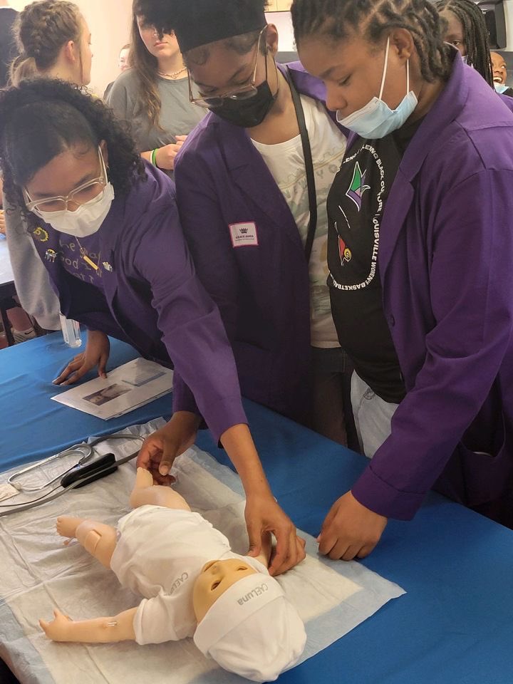 STEAM_GEMS's tweet photo. These GEMS experienced Research Louisville at the @KYScience. They watched a live heart surgery, asked questions of the surgery team, had group sessions with nurses and doctors, examined a pig heart, and made prosthetic legs for stuffed animals. #futureSTEMINISTS https://t.co/HiJ0uoWywL