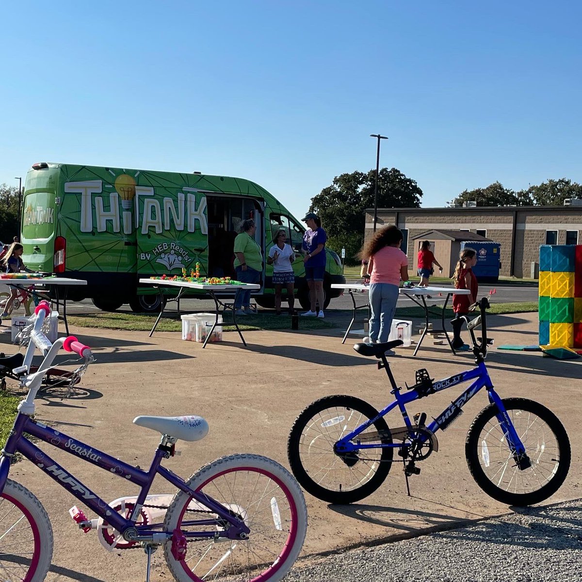 HurstHillsLib's tweet photo. The #hebthinktank is at #hursthillselementary for our @innout tailgate party! So many fun things to do here today! #heblibraries #hebisdstrongertogether #hebreads #hhefalconsread https://t.co/QPGsh0So15