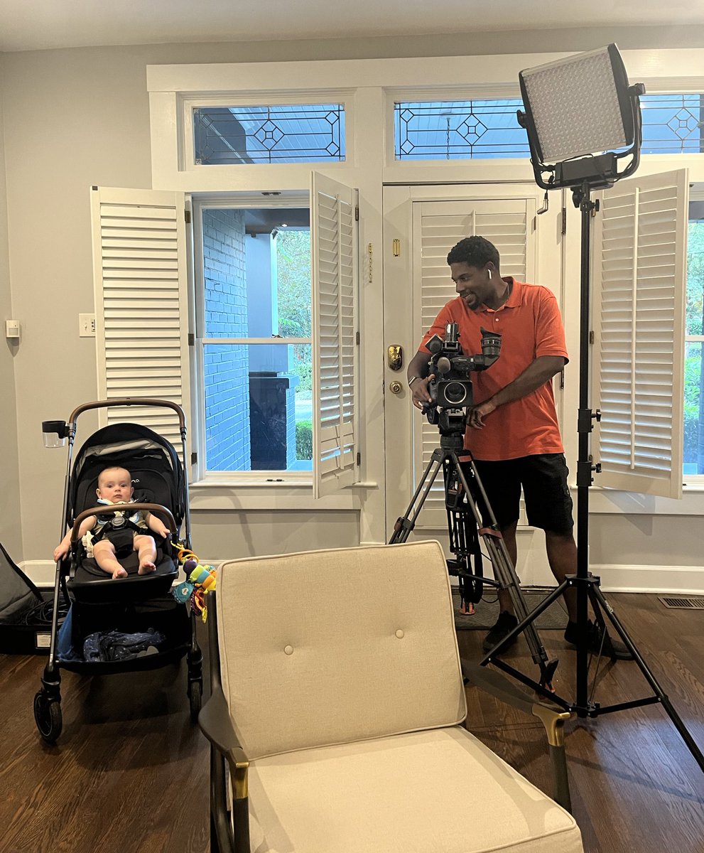 JustinGrayWSB's tweet image. When mom is out of town for work…dad has a little field producer live at 6:45