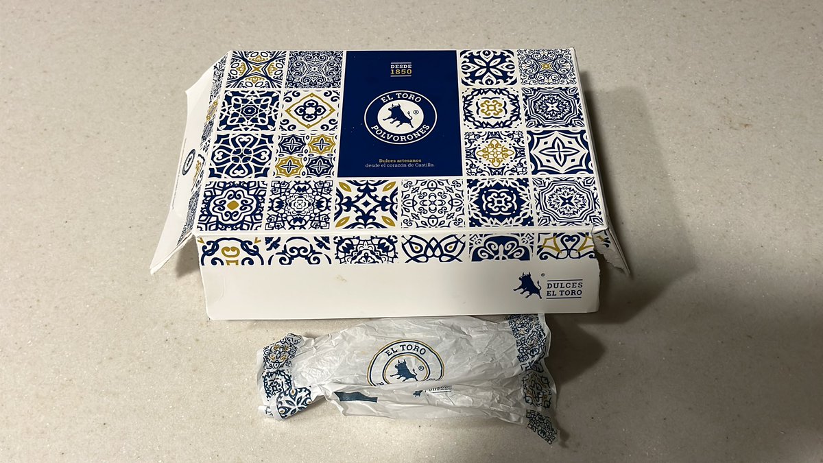 UnaHoraMenos's tweet photo. @DulcesElToro Me acabo de comer el último de la caja.. Saludos desde Canarias!! En las islas también comemos vuestros polvorones todo el año!! https://t.co/OD6XpqvczV
