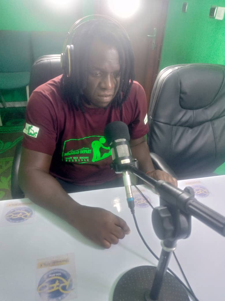 2saint237's tweet photo. Ce soir, j'étais à Radio RFO (Radio Fondation Onguene), 106.8 FM a Yaoundé pour parler brièvement de mon projet et parler de l'éducation des jeunes...
Rdv mercredi prochain pour un live Facebook (je vous en dirai plus😉)
 #2Saint #NouveauDépart https://t.co/XAss5m24TC