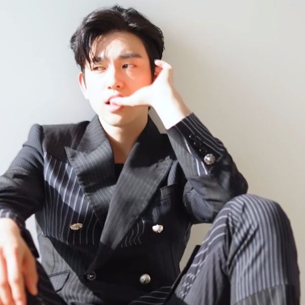 aurainjinyoung's tweet photo. #JINYOUNG as a taylor swift song lyrics 

a thread:

#진영이_생일세포_오늘주인공
#ShiningOnJinyoungDay
#Jinyoung @JINYOUNG @GOT7 https://t.co/EJmPsTpKlm