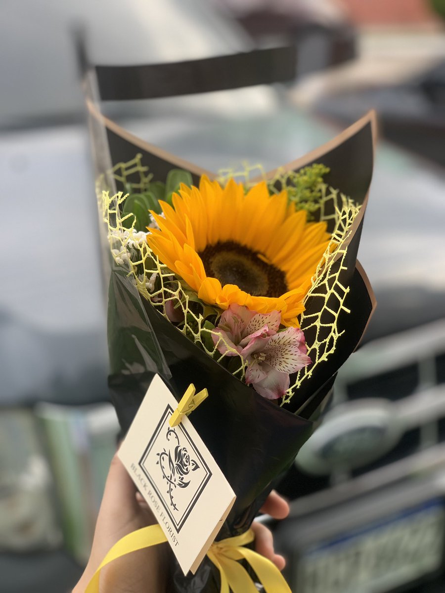 mildredsofiaa's tweet photo. tengo a la más romántica JAJAJ😍💛 https://t.co/OQNq7uQ94U