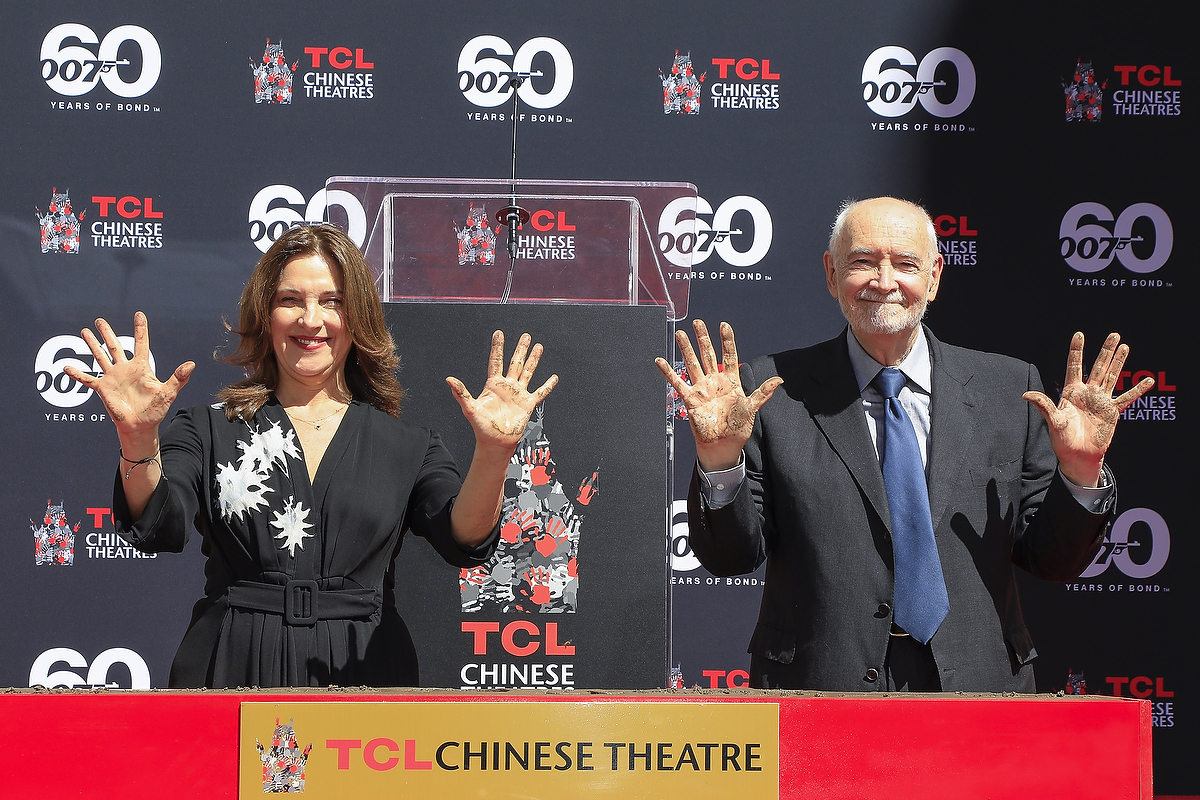 007's tweet photo. Producers Michael G. Wilson and Barbara Broccoli are inducted into the TCL Chinese Theatre’s Forecourt of the Stars in Hollywood.
 
#60yearsofBond https://t.co/dVecLK78JD