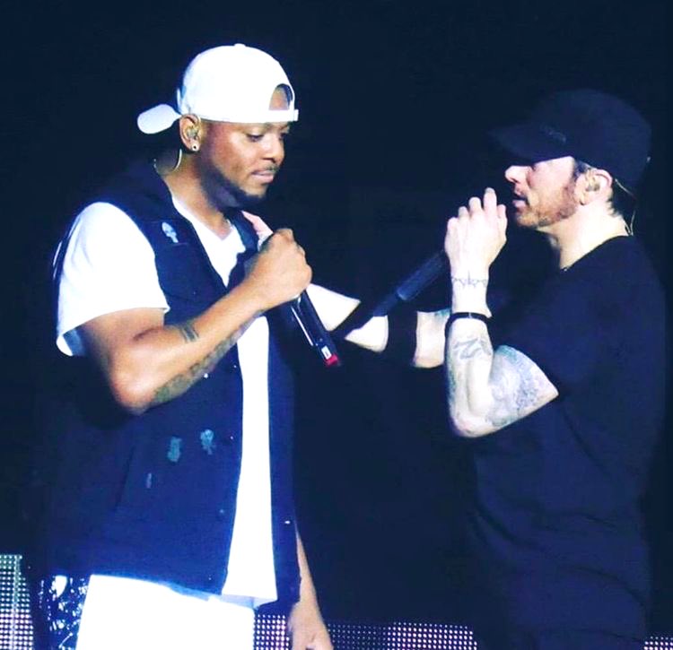 EmeLatina's tweet photo. “I knew he was a lot more like me the way he handled that.” 

#Eminem not only helped #Denaun get work @ Gilbert’s, he also offered up his room so he could have a place to live &amp; “get better at beats.”

“[Em] taught me how to be a better rapper”

——via #PaulPod #FriendshipGoals https://t.co/44uinovaf4