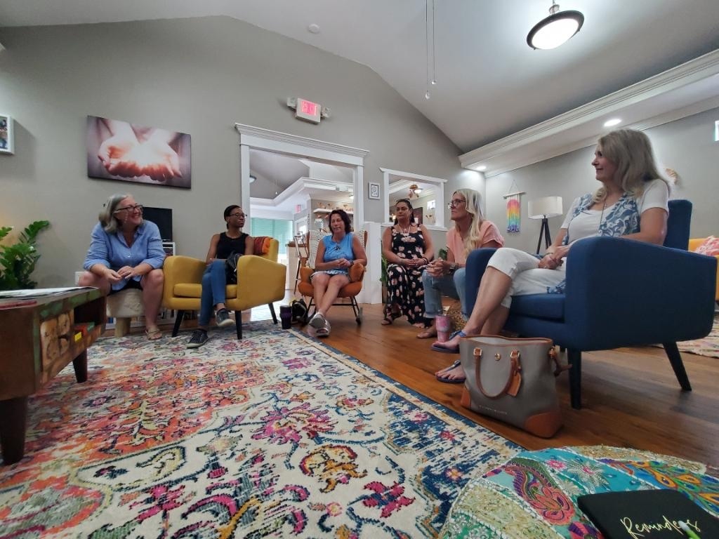 SpiritWellSL's tweet image. Are you a biz owner who's focused on raising the collective consciousness and helping the world to be a better place? Are you a wellness practitioner focused on supporting others on their healing journeys? 🧡✨⁠ RSVP eventbrite.com/e/378169845187⁠
#spiritwell #stuartfl #consciousb2b