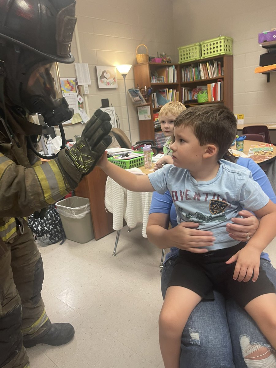 RiverRamsey's tweet photo. The BEST day with our class visit from Firefighter Mr. Ethan. We love learning about community helpers and heroes! 👩‍🚒#FirefightersAreFriends #CMCSI #WarriorsatWork #Warriors @CMCSIWarriors @Hall_Schools https://t.co/M2R2KLJzWf