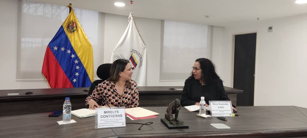 mirelct's tweet photo. En encuentro con la @MinMujerVe @d_guzmanl, establecimos diversos proyectos en el fortalecimiento integral del sistema Penitenciario en el marco del  Plan Luisa Cáceres de Arismendi. Avanzamos hacia la garantía de los DDHH de las mujeres nuevas de la patria! 
#ConEsfuerzoPropio https://t.co/jxIit9S15v