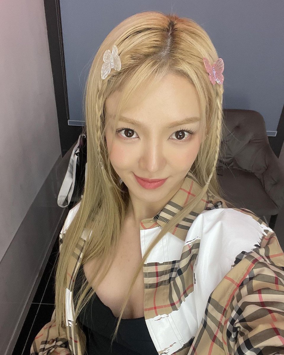 SNSD_4ranghae's tweet photo. [INSTAGRAM] hyoyeon_x_x: 

미안하지만 오늘은 내가 제일 행복할게🥰
.
.
#효탄절

https://t.co/6QtaH6K1sq https://t.co/cKQUiadn7v