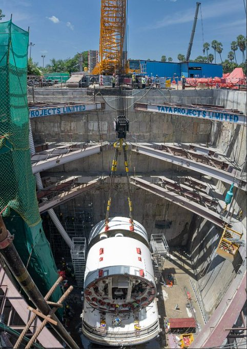 update_tn's tweet photo. #BigNews 📢

First Tunnel Boring Machine (TBM S96) has been lowered at Madhavaram next to the Botanical Garden and is getting ready for the UG01 tunneling from Madhavaram towards Perambur &amp; Kellys as part of #Chennai Metro phase 2 Corridor 3 Ⓜ️🚇🚝 https://t.co/nhuiReArN8