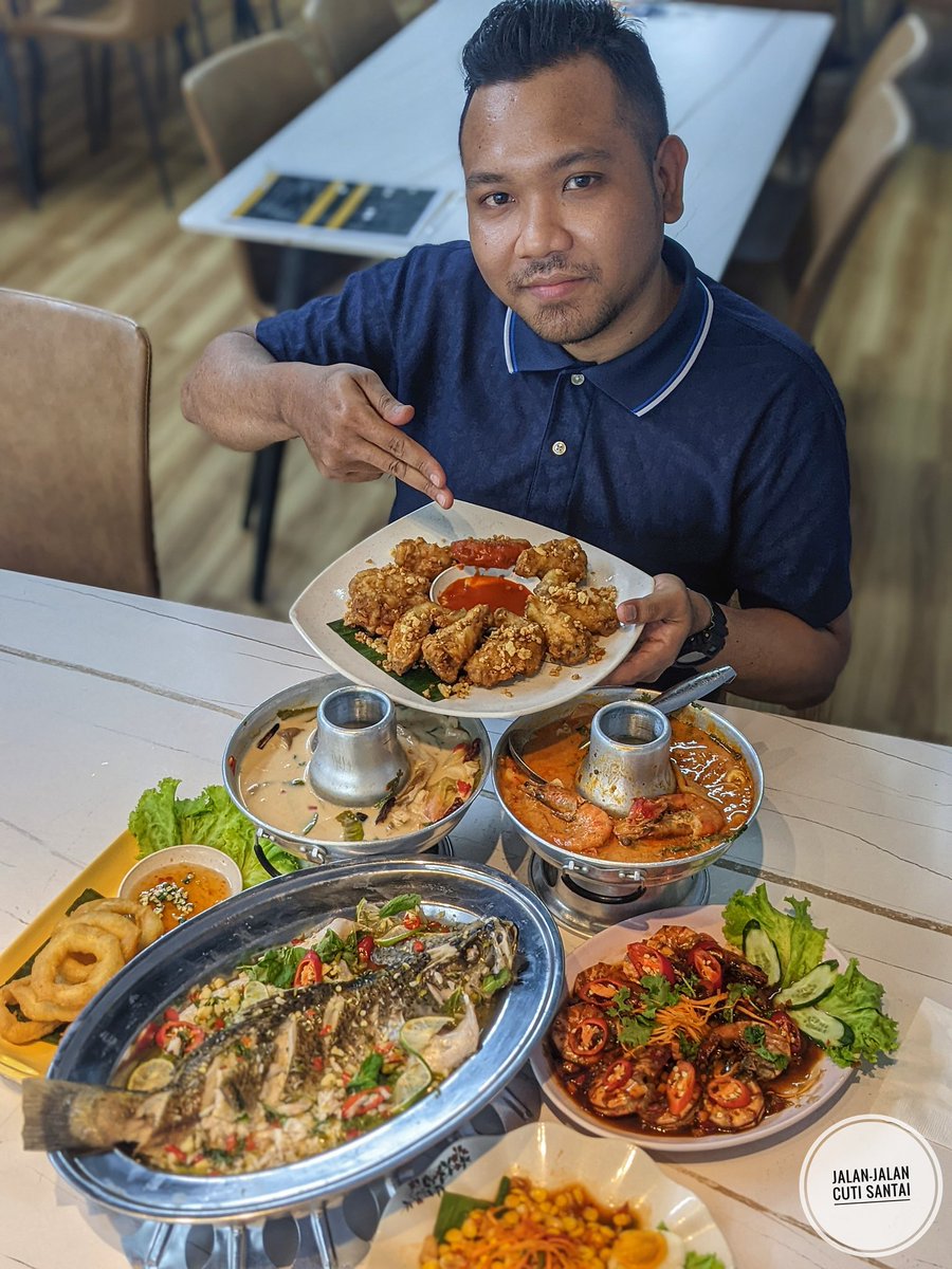 MalaysianFoods's tweet photo. Tempat makan paling Tomyam Padu dan Makanan Asli Thai Original dekat Subang Jaya !!

Ini lah dia Port kalau nak makan makanan Thai Original. Wajib cuba Tomyam Coconut dan Soup Chicken Serious wehh padu teruk weyhhh !!

【Little Thai Kitchen Subang Jaya】 https://t.co/MBSR78bs48
