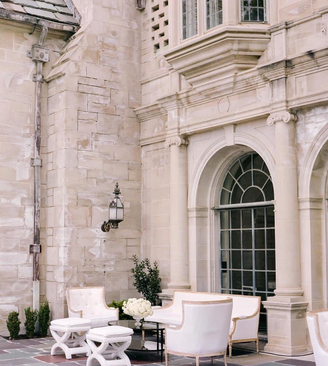 planitcosmo's tweet photo. A Bel Air favorite!  Book your Dream Location for your dream wedding today! 🌹 #CastlesForWeddings #Castles #MansionsForWeddings #DreamWeddings #WeddingPlanning #WeddingPlanningCertificationProgram #LosAngelesWeddings https://t.co/R8wq9yiohV