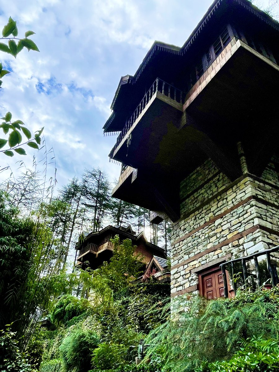 kailashathv's tweet photo. Dreaming about kasol🌿🌱🐾🌦 #kingdomofdreams #heritagestyle #himachalarchitecture #thehimalayanvillage #kasol #parvativalley #kathkuniarchitecture #mudplastering #stonewalls #gardenideas #flowerway_accessories #creapers #woodencottages 9805072712 https://t.co/dU5r5YyVni https://t.co/kpNcUAVT7x