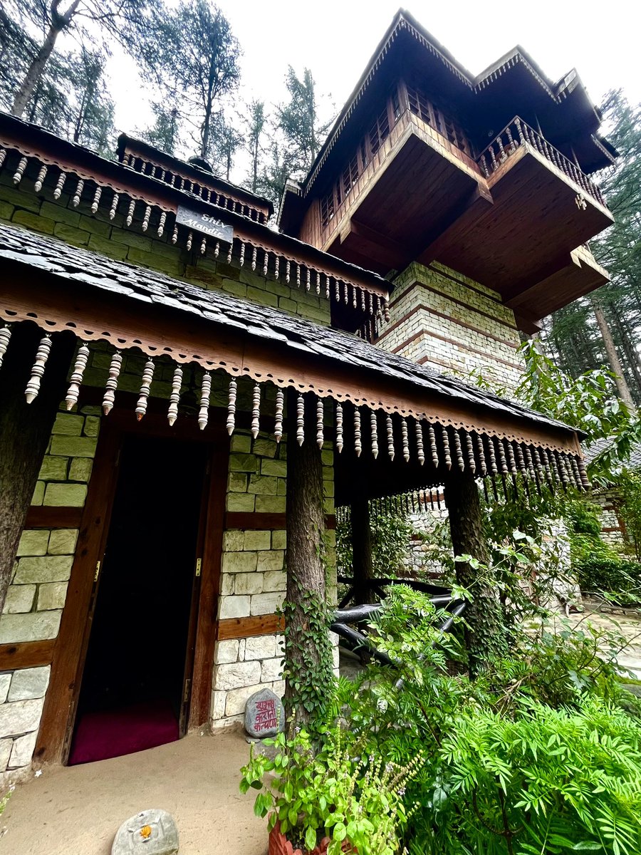 kailashathv's tweet photo. Dreaming about kasol🌿🌱🐾🌦 #kingdomofdreams #heritagestyle #himachalarchitecture #thehimalayanvillage #kasol #parvativalley #kathkuniarchitecture #mudplastering #stonewalls #gardenideas #flowerway_accessories #creapers #woodencottages 9805072712 https://t.co/dU5r5YyVni https://t.co/kpNcUAVT7x