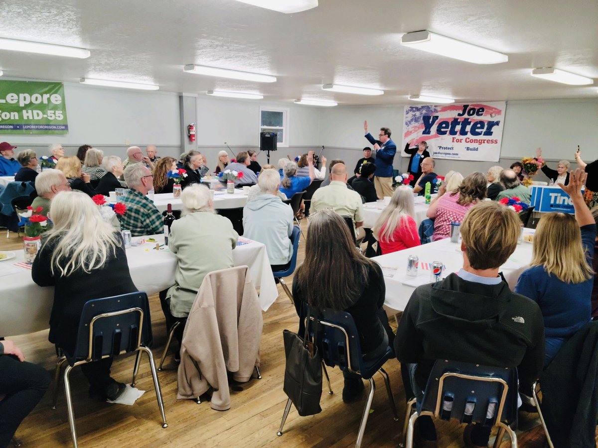 Matthew_Keating's tweet photo. Thank you, @KlamathDems for hosting a fun and engaging Fall Fling. Honored to pinch hit for @KCHansonPDX and represent @ORDems in support of @Tina4Oregon, @JoeForOregon, and Democrats up-and-down the ticket. https://t.co/Lx6mHXoOHz