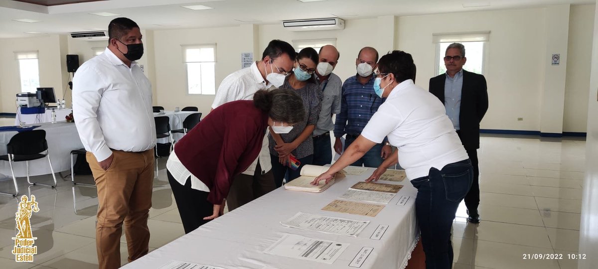 PJEsteli's tweet photo. 1/1 El director del Banco Mundial para Centroamérica y República Dominicana, Michel Kerf, visitó las instalaciones del Registro Público en Estelí, el propósito de la visita correspondía conocer cómo funcionaba anteriormente el Registro y el Catastro antes de la Modernización -- https://t.co/qK6UAnySQu