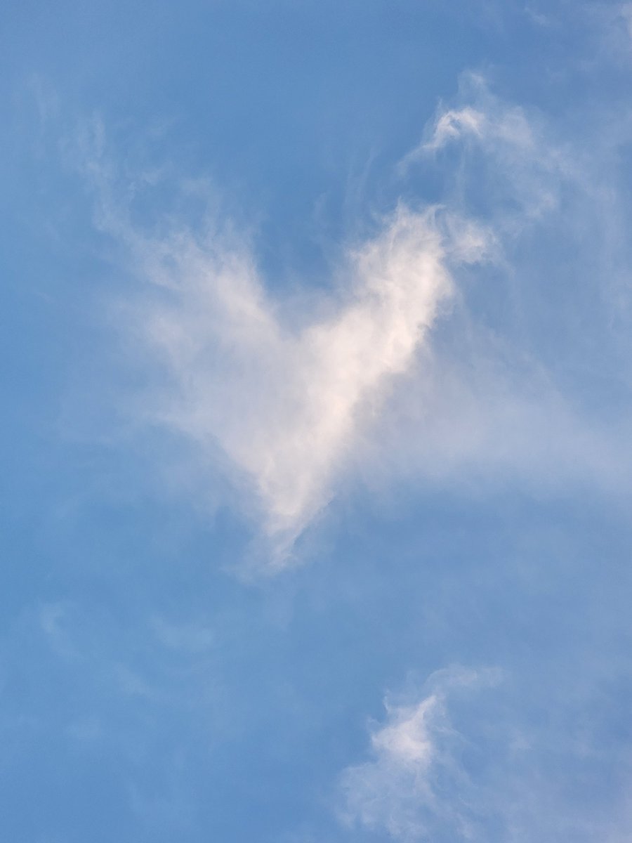 ElizabethJG21's tweet photo. 9-21-22 #SerendipityHearts #CloudHearts 9-18-22; 9-11-22; 9-3-22; 9-2-22 . #LosAngelesArea
#Love #Peace #Gratitude https://t.co/J8mfP1RD1t