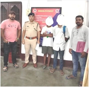 #OperationNanheFarishte
#Helping_Hands 
On 21.09.2022 RPF #Lumding_Division team of #LMG  recued 02 minor boys in T/no-15909 dn &amp; the recued boys were handed over to Child Line #lanka for safe custody &amp; further disposal.     
<a href="/RPF_INDIA/">RPF INDIA</a> <a href="/RPFNFR1/">RPFNFR</a> <a href="/RailNf/">Northeast Frontier Railway</a> <a href="/drm_lmg_nfr/">मं.रे.प्र.लामडिंग, पू.सी.रेलवे / DRM LUMDING NFR</a> <a href="/RailMinIndia/">Ministry of Railways</a>