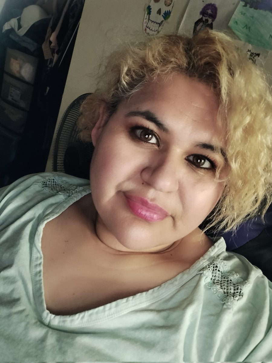 athenaswrath01's tweet photo. I'm finally home, it was a long day. Hope you had a good Wednesday, time to unwind a little bit of Warzone then Apex. #selfie #warzone #ApexLedgends #Wednesday #chilling #gaming #smallstreamers #xboxtime https://t.co/XSy4z6anFX
