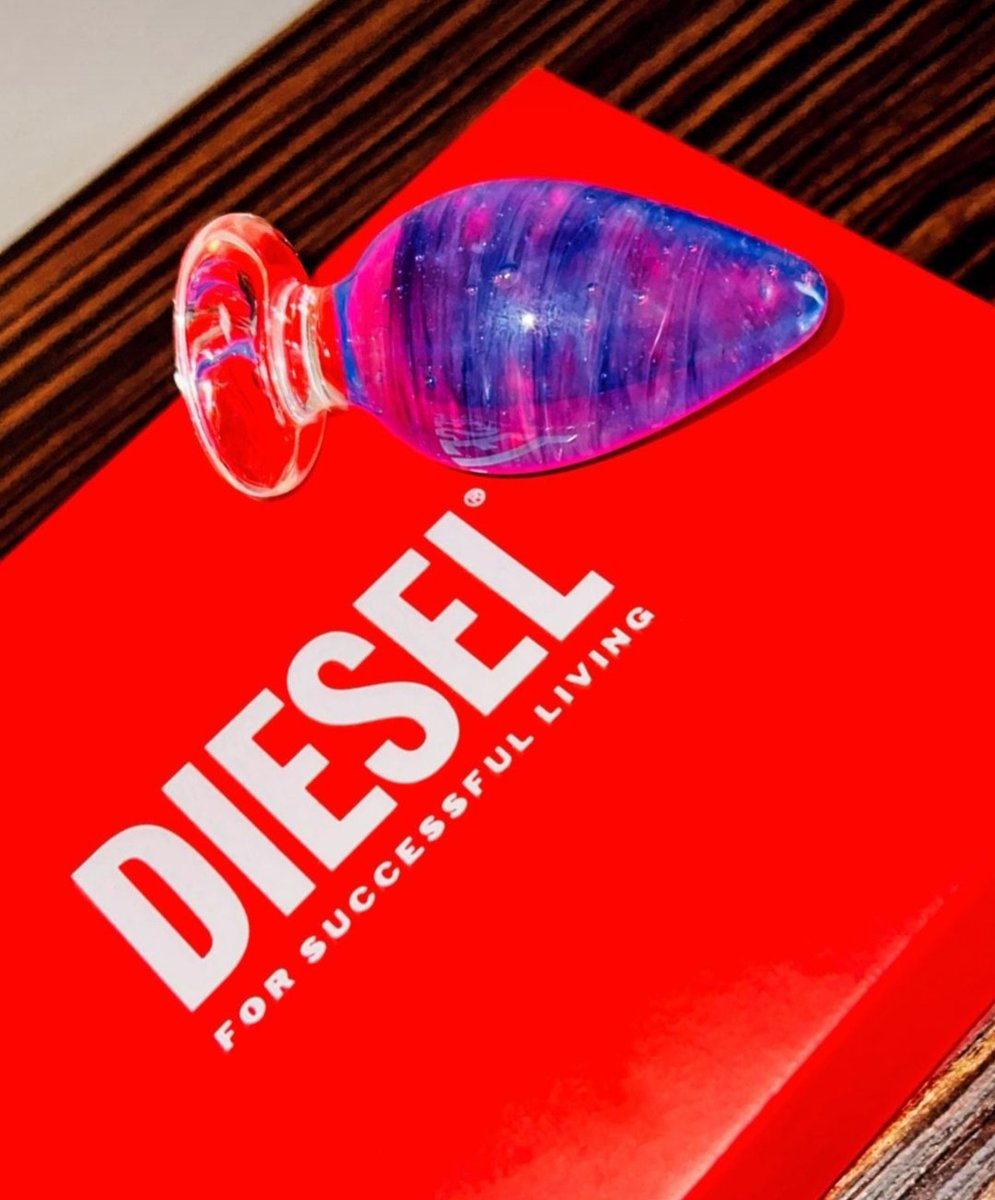 fashunKLMY's tweet photo. Interesting invite for #DieselSS23 😏

#forsuccessfulliving #mfw #Milan #milanfashionweek #glennmartens #fashionweek https://t.co/PzKo7RXQKE
