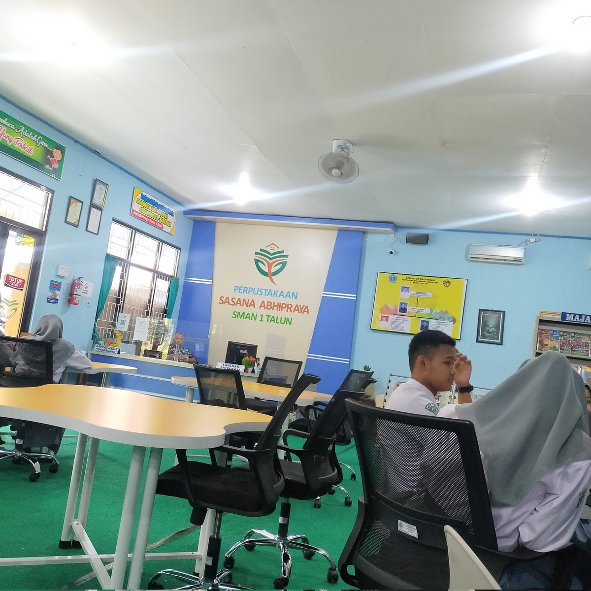 slfiarany's tweet photo. belajar materi fisika in perpustakaan sasana abhipraya 😬💟 https://t.co/ino8R7lI4I