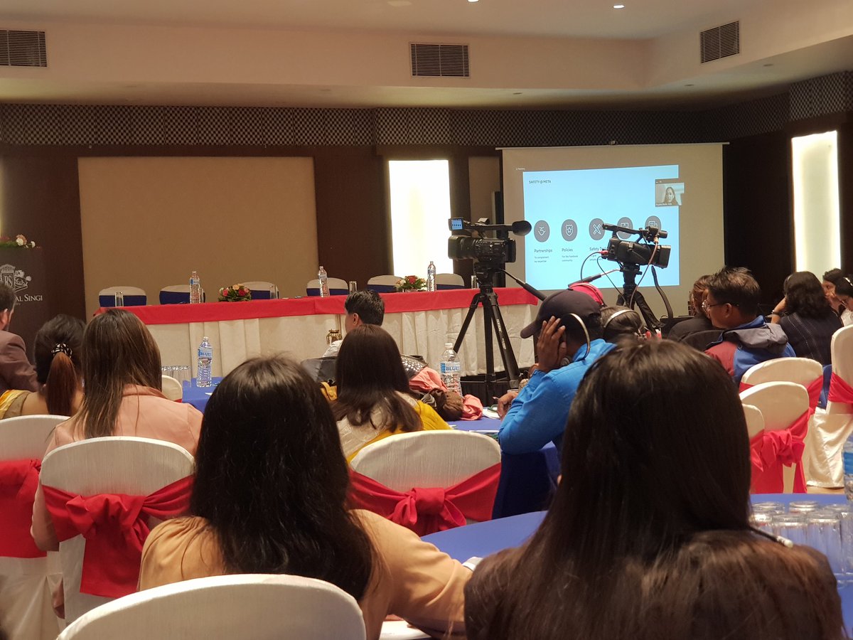 2nd day of the National dialogue on Physical &amp; 🌐 Online Safety of #WomenJournalists 👩‍💻 has begun with <a href="/Meta/">Meta</a> work in #Nepal in context of #safety &amp; #Election🗳️. 

📺Join us LIVE!! 
▶️unesco-org.zoom.us/j/85921935102
Passcode: 298830