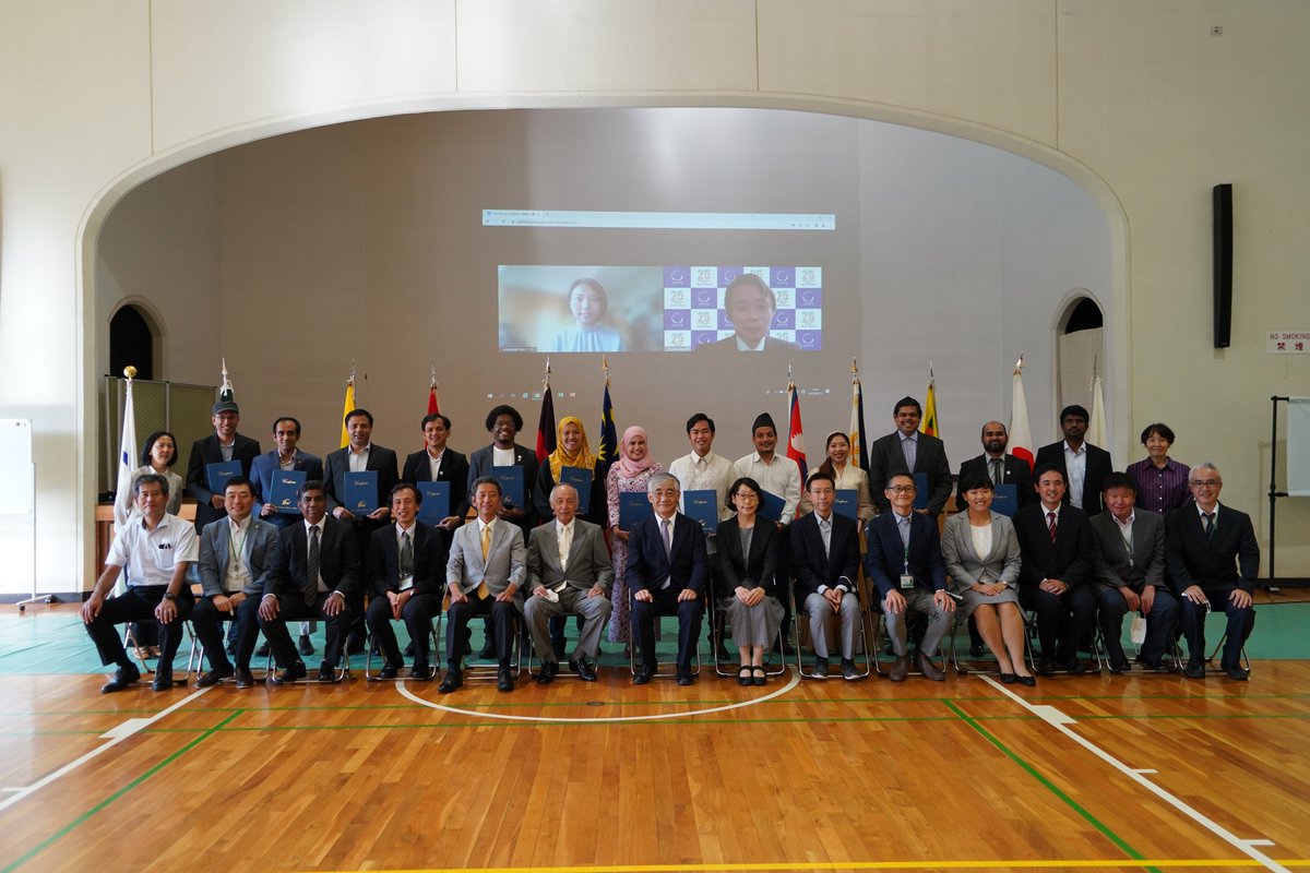 JICATBIC's tweet photo. 地震学・耐震工学・津波防災及び洪水防災コース研修員が修士号を取得しました! JICA participants received their master’s degree!
#JICA #JICA筑波 #jicatsukuba #IISEE #ICHARM #GRIPS
Facebookはこちら→
https://t.co/kb2oIhCUf5 https://t.co/KF1IhxBib2