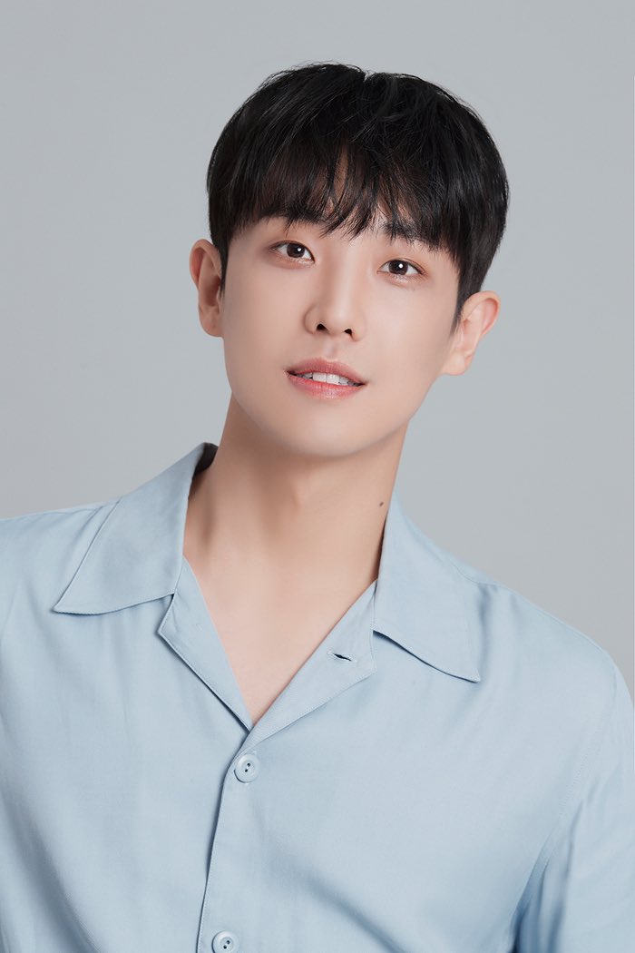 26_official_fc's tweet photo. 조폭 출신의 위태로운 남자 '민도혁'
꿈도 희망도 없이 태어난 김에 사는 남자. 의리에 죽고 의리에 사는 인물이지만, 그의 인생은 뜻하지 않게 배신의 연속이다. 거칠고 차가워 보이지만 심장만큼은 뜨거운 겉차속따.
#이준 #7인의탈출 #민도혁
#LEEJOON #イ·ジュン https://t.co/zzFmN7V5Ct