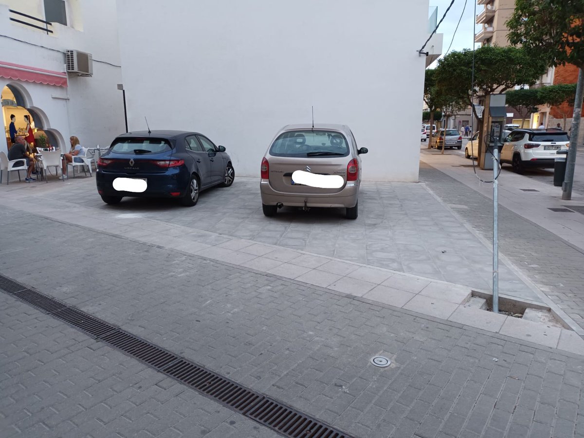 viureenbici's tweet photo. La "NO-Setmana de la Mobilitat Sostenible" 😔
#EuropeanWeekMobility
#Mobilitat2022
#CombinaiMoute https://t.co/kOhYZztaZE