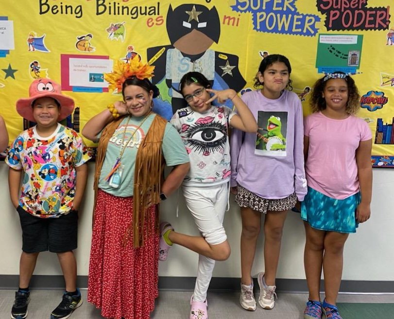 JohnAdamsElem's tweet photo. We are celebrating the importance of good attendance at school with a spirit week! There's nothing TACKY about great attendance but these outfits were definitely wacky and tacky!  #WackyWednesday #wackytacky #SchoolEveryDay https://t.co/9uiusafCmi