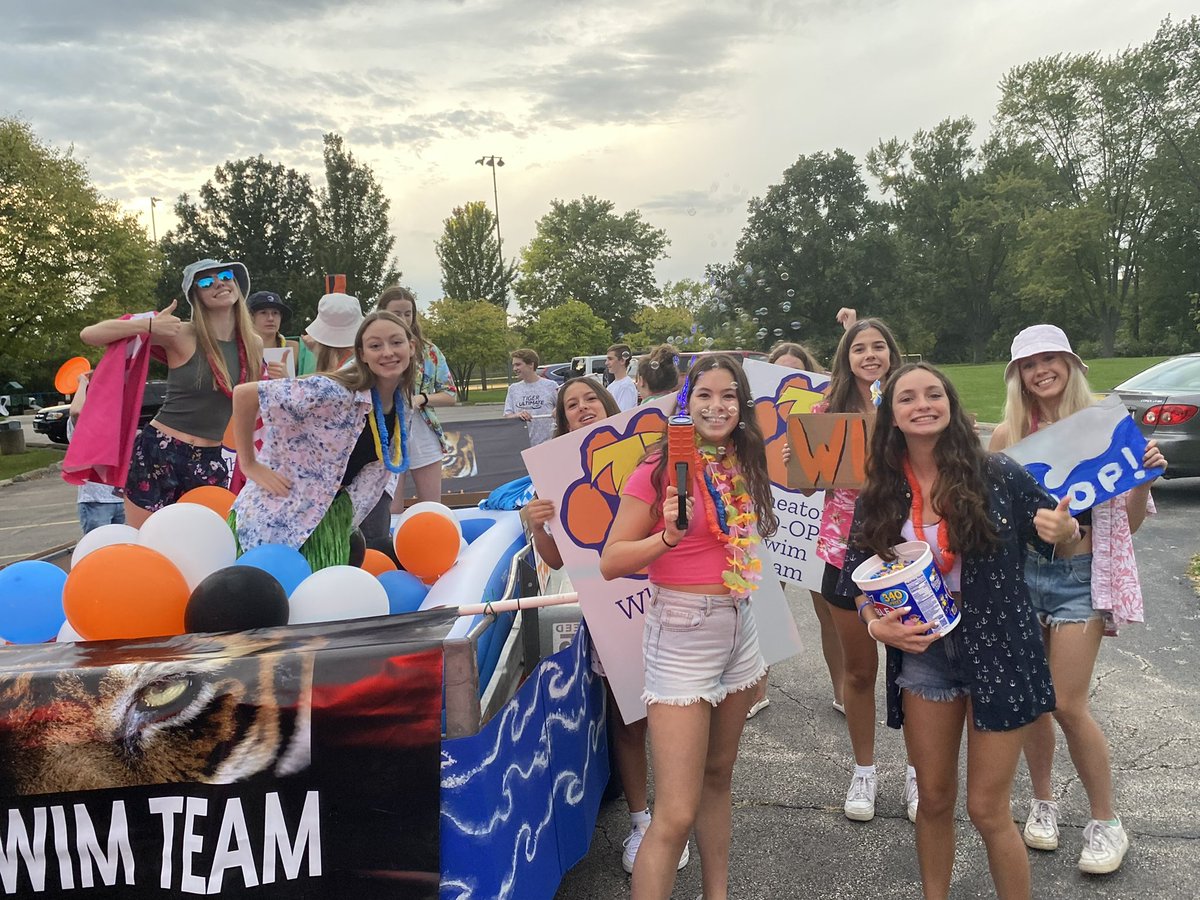 MsShawWN's tweet image. Girls COOP at the South Homecoming parade tonight!! 🎉