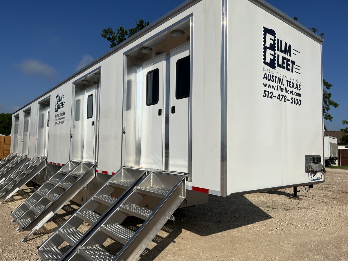 FilmFleet's tweet photo. Meet 257! Our spectacular Ultra 53' 8-Room Honeywagon! 

#film #teamster #filmtexas #movie #movietrailers  #production #louisianafilm #oklahomafilm #filmmakers #honeywagon #restroomtrailers #crewmembers #crewlife https://t.co/ofGSzhuvjZ