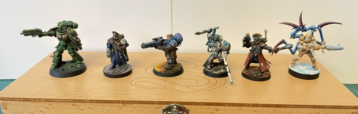 WarHamWorkshop's tweet photo. Let's have a look at how the Leagues of Votann models compare in scale. This image is a lineup of the figs I pulled out for this comparison. @jfdubeau pulled out models from his collection that stood the straightest to have the best comparison. 🧵 https://t.co/9qbHDO8BAs