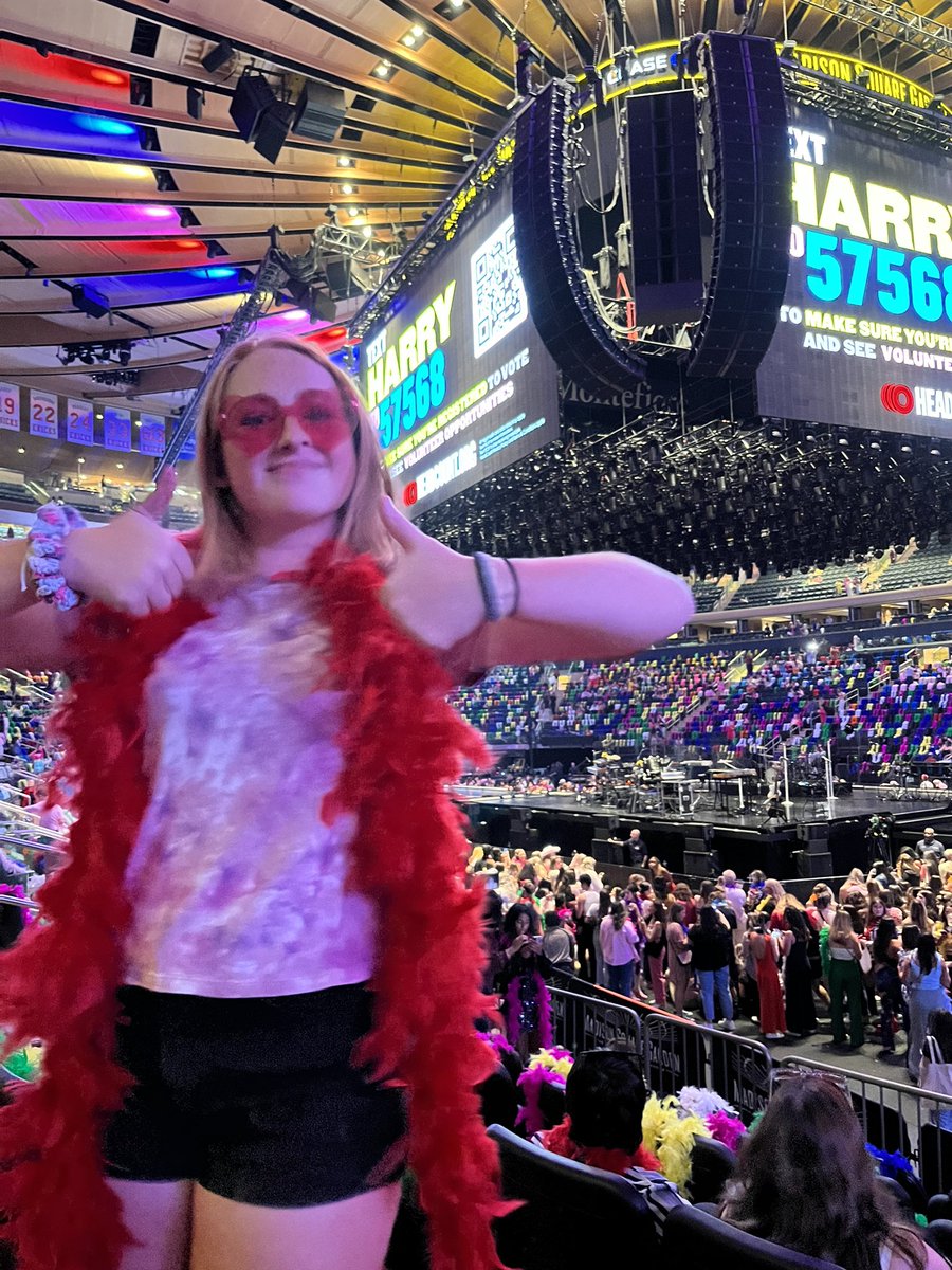 maddydenise_'s tweet photo. welcome to harry’s house :) @Harry_Styles #harrystylesmsg https://t.co/IpvjvAlkiW