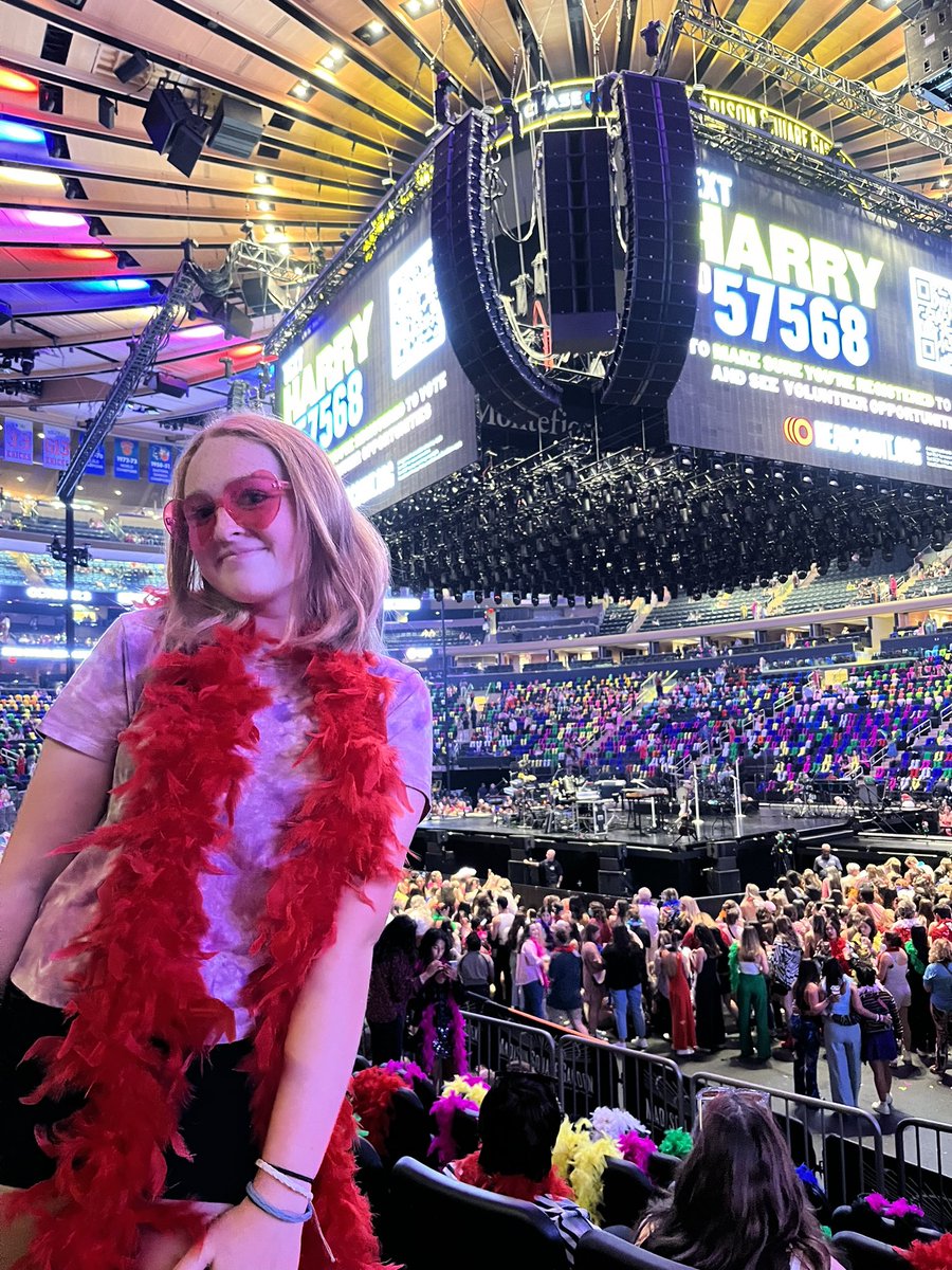 maddydenise_'s tweet photo. welcome to harry’s house :) @Harry_Styles #harrystylesmsg https://t.co/IpvjvAlkiW